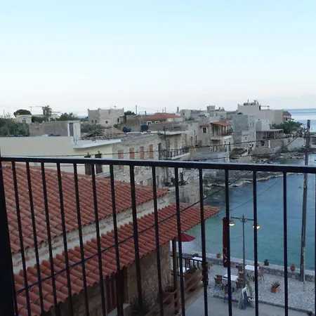 Konukevi Akrotainaritis